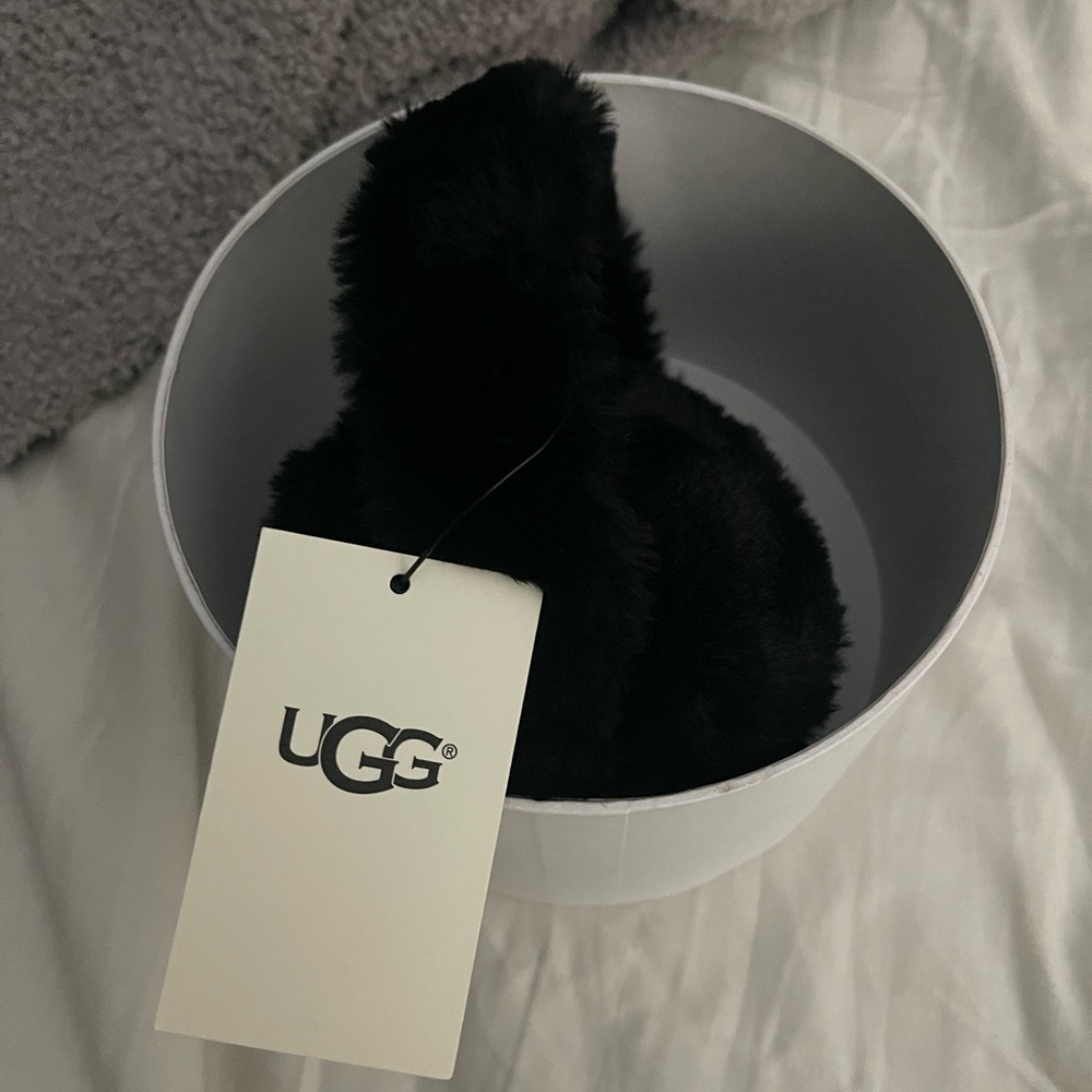BRAND NEW UGG EARMUFFS